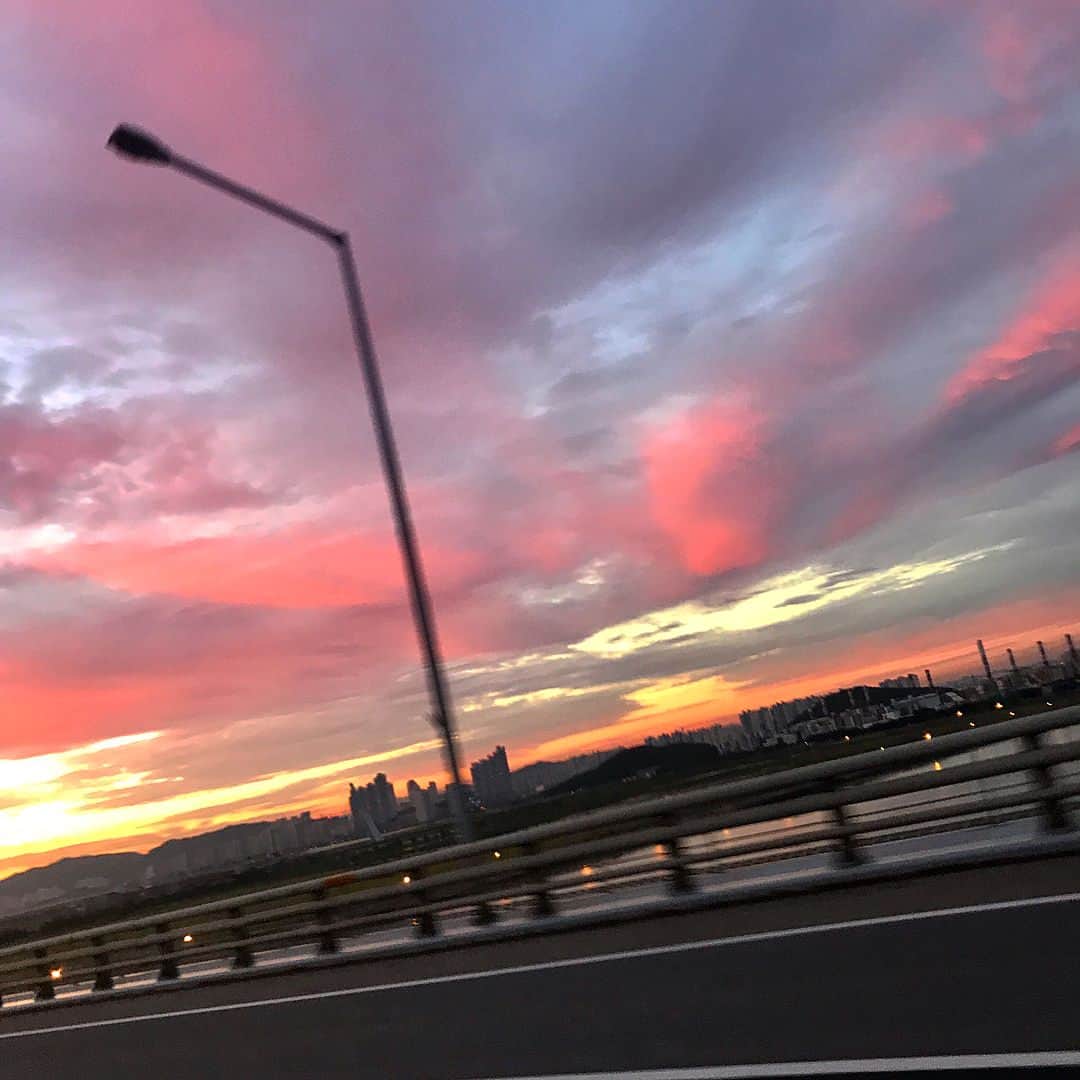 G-DRAGONのインスタグラム：「🌆...🏙」