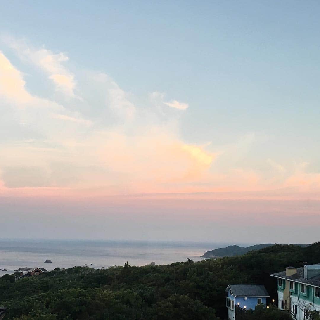朝日奈央さんのインスタグラム写真 - (朝日奈央Instagram)「キレイ~~🤗 旅行に行った時に撮れた一枚💕🌴 見るだけで幸せ🙆🏼‍♂️✨ #写真#picture#旅行#travel #夏#summer#海#sea#🌈」8月27日 18時50分 - pop_step_asahi