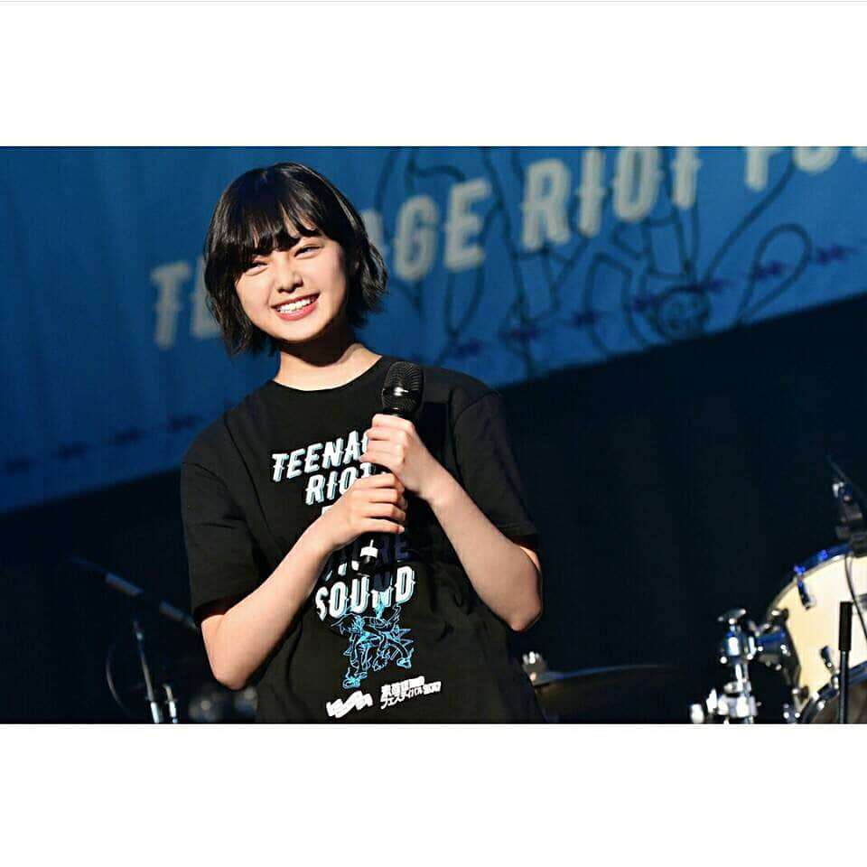 平手友梨奈さんのインスタグラム写真 - (平手友梨奈Instagram)「🎤#欅坂46 #kawaii #nogizaka46 #keyakizaka46 #photography #photographer #shoot #japan #japanese #idols #moment #festival #livemusic #live #guitar」8月27日 23時00分 - yurina_hirate01