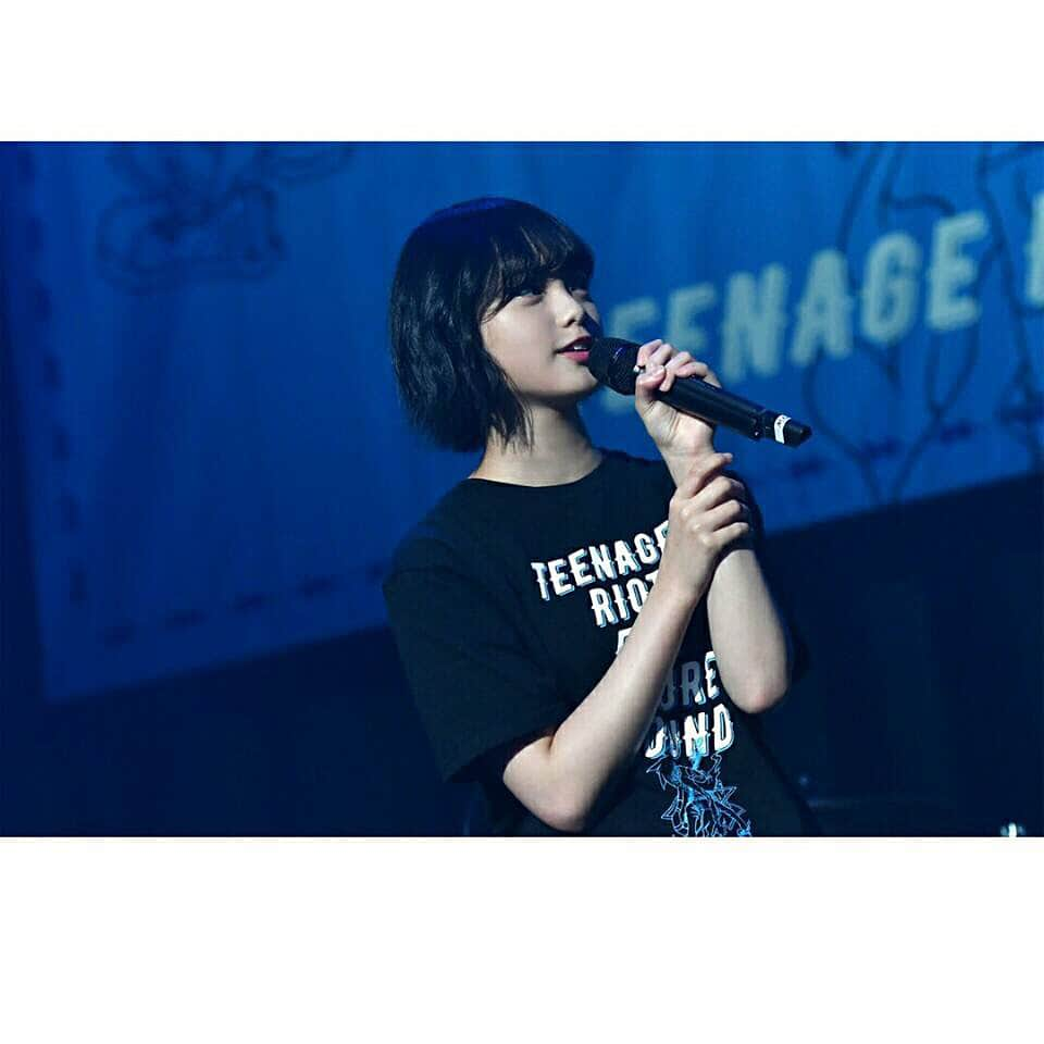 平手友梨奈さんのインスタグラム写真 - (平手友梨奈Instagram)「🎤#欅坂46 #kawaii #nogizaka46 #keyakizaka46 #photography #photographer #shoot #japan #japanese #idols #moment #festival #livemusic #live #guitar」8月27日 23時00分 - yurina_hirate01