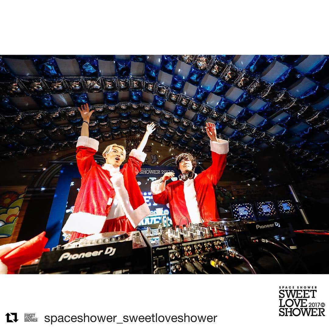 lovefilmのインスタグラム：「#Repost @spaceshower_sweetloveshower (@get_repost) ・・・ . 石毛＆ノブ（lovefilm）/ SPACE SHOWER STUDIO Photo by 上山陽介 #lovefilm #ラブシャ #スペシャ」