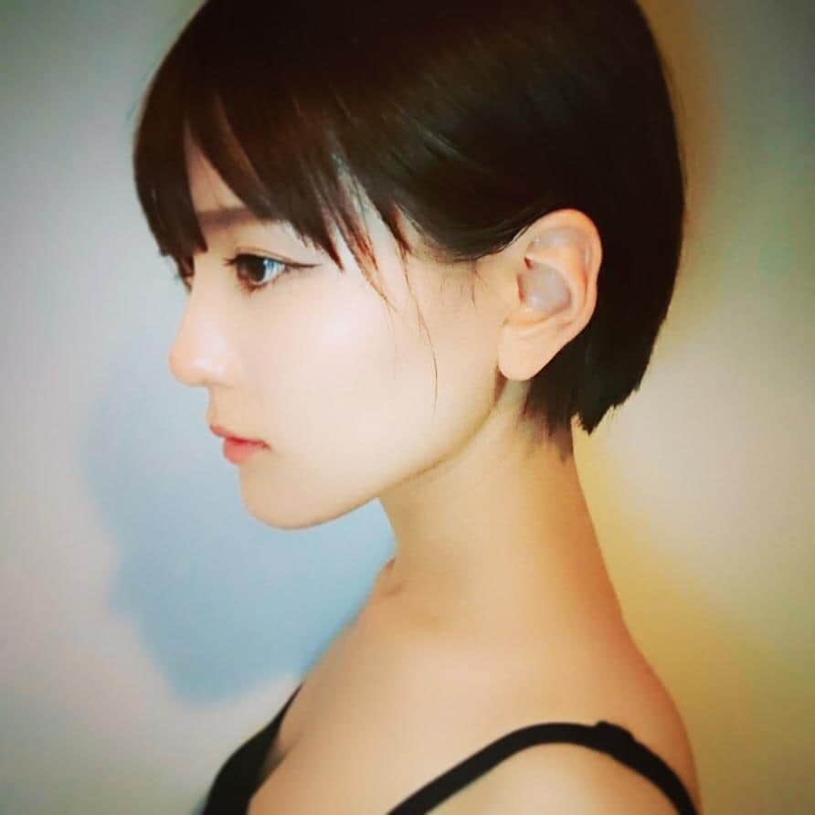 朝比奈祐未さんのインスタグラム写真 - (朝比奈祐未Instagram)「耳の形が好きです と珍しいリプを頂いたのですが 私も自分の耳は割と好きかもしれないです . おやすみなさい☪︎ . #selca #selfie #portrait #profile  #goodnight」8月28日 1時13分 - yumi_asahina