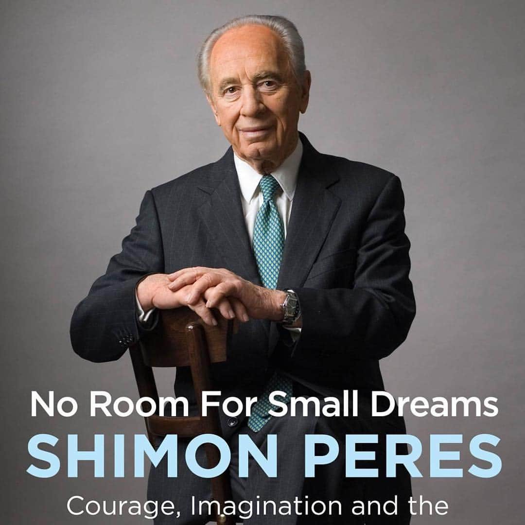 シモン・ペレスのインスタグラム：「No Room for Small Dreams, President Peres' autobiography, is now available for pre-order!  Learn more about the book and where you can purchase it at http://noroomforsmalldreams.com  #NoRoomforSmallDreams ״אין מקום לחלומות קטנים״, הספר האוטוביוגרפי הראשון של הנשיא פרס עכשיו זמין לקניה ברשת. לקריאה נוספת על הספר ולהזמנתו:」