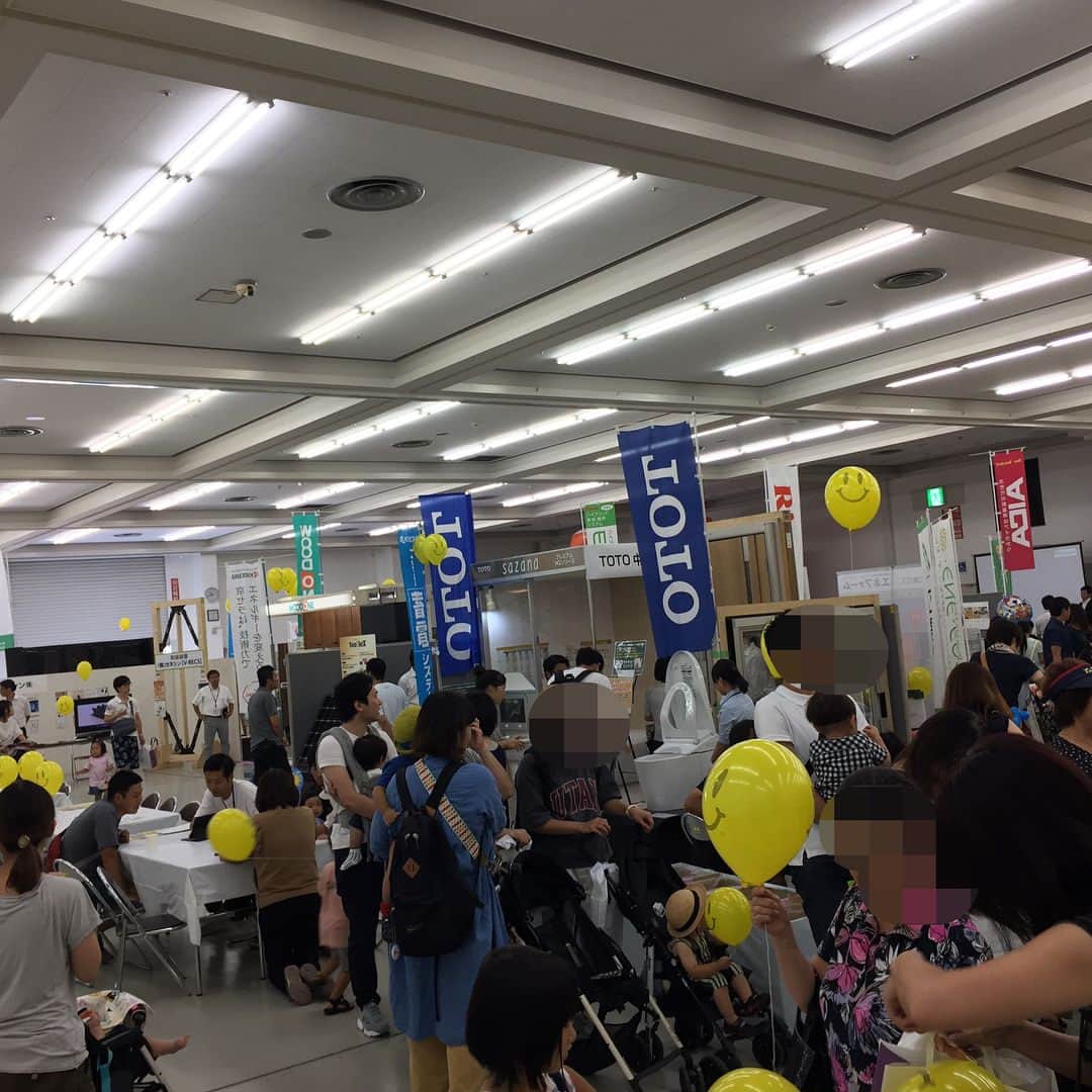 ALLHOUSE co.,ltd. @HIROSHIMAさんのインスタグラム写真 - (ALLHOUSE co.,ltd. @HIROSHIMAInstagram)「smilefes hiroshima 2017  お陰さまで大盛況で終えることが できました^_^ これもご来場してくださったお客様 出店していただいたお店の方々 展示いただいたメーカー様のお陰ですm(__)m 本当にありがとうございました！ また色々なイベント開催させていただきますので、宜しくお願い致します！^_^  #オールハウス　#Allhouse　#感謝祭　#スマイルフェス　#ＤＩＹ　#リノベーション　#広島県立産業会館 #FRASCO #KOREWORKS #solanita #MorningJUICE STAND #ミルサン #comm #喫茶さえき #CARLOS‐bake stand‐ #nicenonsensebooks #洋食香房ミクニ #You-ichi #粉麦 #musicafurniture #Soreccha #感謝」8月28日 14時44分 - allhouse777