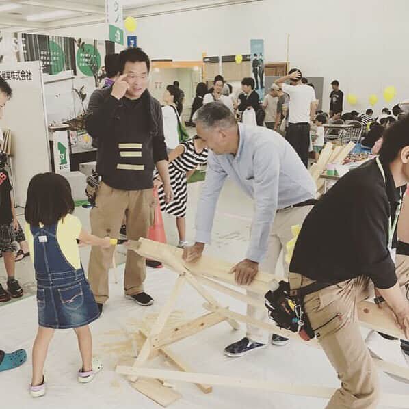 ALLHOUSE co.,ltd. @HIROSHIMAさんのインスタグラム写真 - (ALLHOUSE co.,ltd. @HIROSHIMAInstagram)「smilefes hiroshima 2017  お陰さまで大盛況で終えることが できました^_^ これもご来場してくださったお客様 出店していただいたお店の方々 展示いただいたメーカー様のお陰ですm(__)m 本当にありがとうございました！ また色々なイベント開催させていただきますので、宜しくお願い致します！^_^  #オールハウス　#Allhouse　#感謝祭　#スマイルフェス　#ＤＩＹ　#リノベーション　#広島県立産業会館 #FRASCO #KOREWORKS #solanita #MorningJUICE STAND #ミルサン #comm #喫茶さえき #CARLOS‐bake stand‐ #nicenonsensebooks #洋食香房ミクニ #You-ichi #粉麦 #musicafurniture #Soreccha #感謝」8月28日 14時44分 - allhouse777