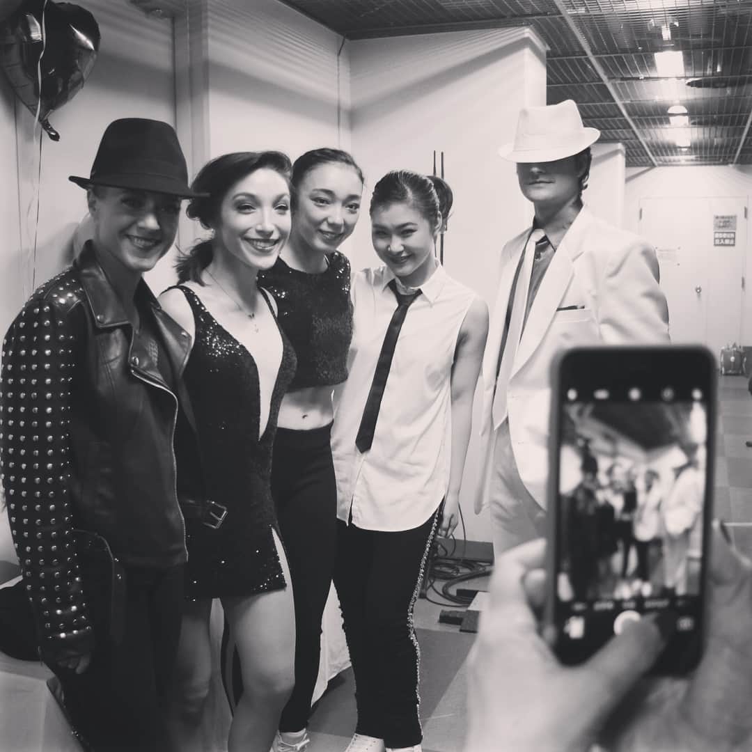 本郷理華のインスタグラム：「Michael Jackson medley🕶⭐️🎩 #friendsonice2017  最高の思い出です⭐️😆」