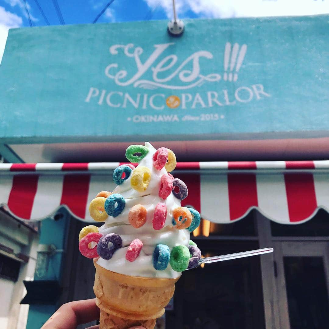 近藤あみのインスタグラム：「沖縄のアイスクリーム❤︎ 店内もアイスも可愛かったー🍦❤︎」