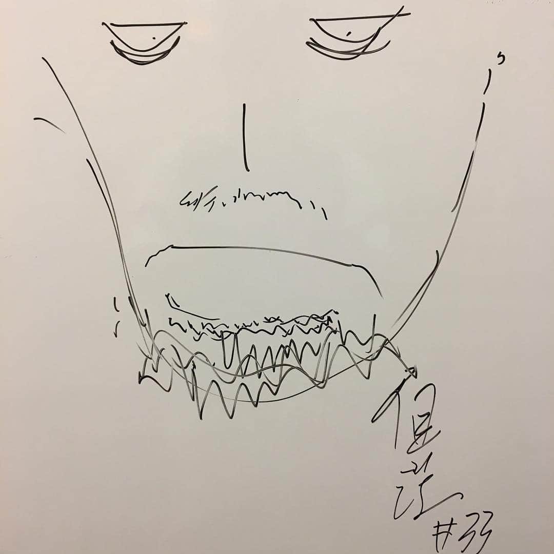 祖父江大輔のインスタグラム：「#誰？#ホテルのホワイトボード#落書き#田島慎二#大野雄大#谷元さん この3人のうちの誰か‼︎」