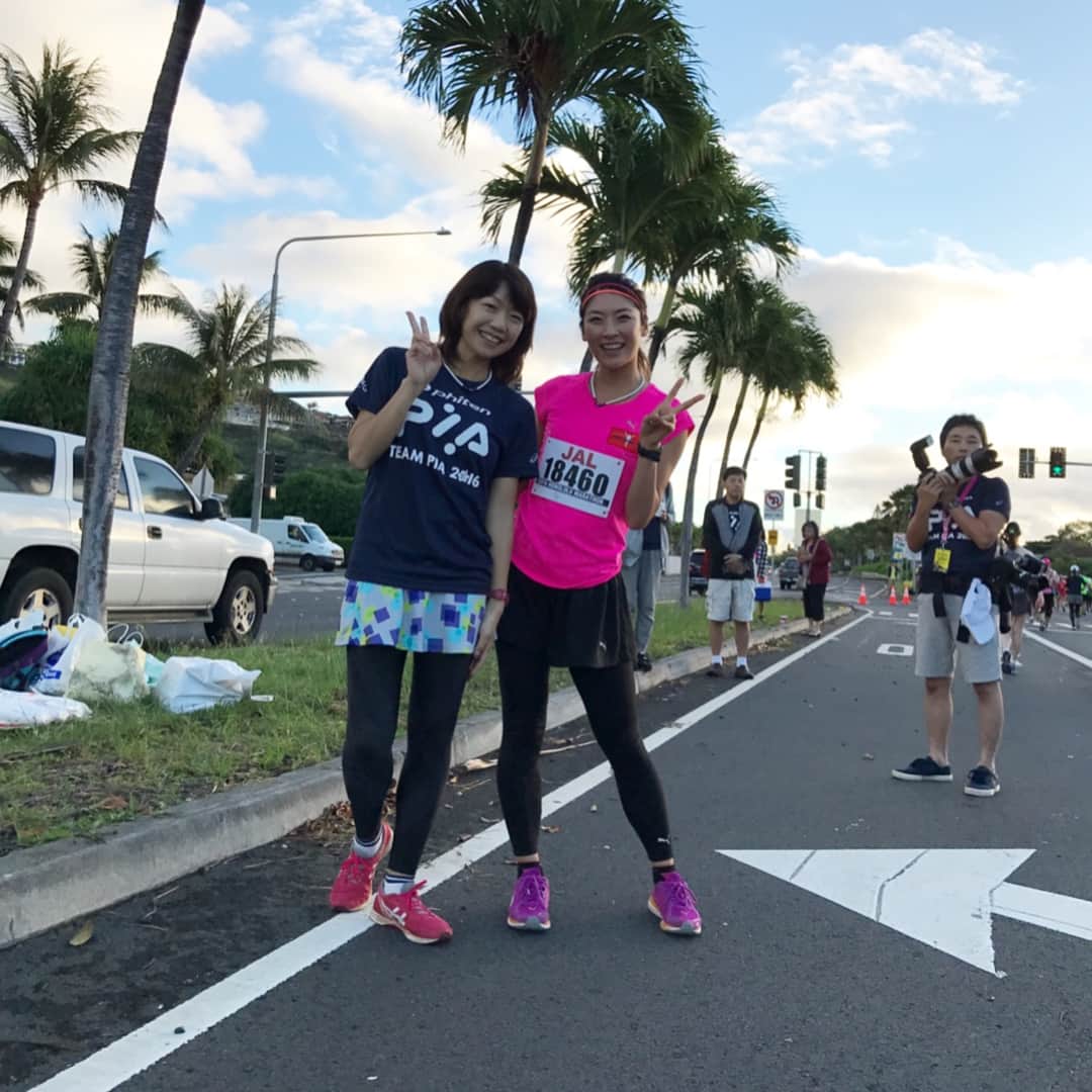 西谷綾子のインスタグラム：「今年のホノルルマラソンは、Bodies ×「JALホノルルマラソンツアー」にゲストとして参加が決定しましたが、 ・ 嬉しい事に…(；ω；) ・ 7年連続っ！！ 特別ランニングアドバイザー高橋尚子さんのぴあ「JALホノルルマラソン2017ツアー」にもゲストとして参加が決まりました！！ ・ 2010年からぴあツアーの皆様とご一緒出来て、毎年、色んな出来事があり笑いあり涙あり、とても幸せな時間を過ごさせて頂いてます。 (ホノルルマラソンだけでなく、他大会でもお会いしたら和気あいあい♪) ・ 2017年も参加者の皆様と貴重な経験、思い出が出来ると思うと今からワクワク♪ ・ 楽しみです！！！ ・ ぴあツアーHP http://pia-honolulu.jp/ ・ 昨年の様子が写真でわかりやすく、Qちゃん動画メッセージもあり！！ 是非、ご覧ください(*⁰▿⁰*) ・ 2枚目の写真はHPより頂きました♡  #petite #ファイテン #ぴあ #pia #ホノルルマラソン #ホノルル #マラソン #ハワイ #honolulu #hawaii #honolulmarathon #marathon #enjoy #run #running #7年連続 #結束力 #素晴らしい #感謝」
