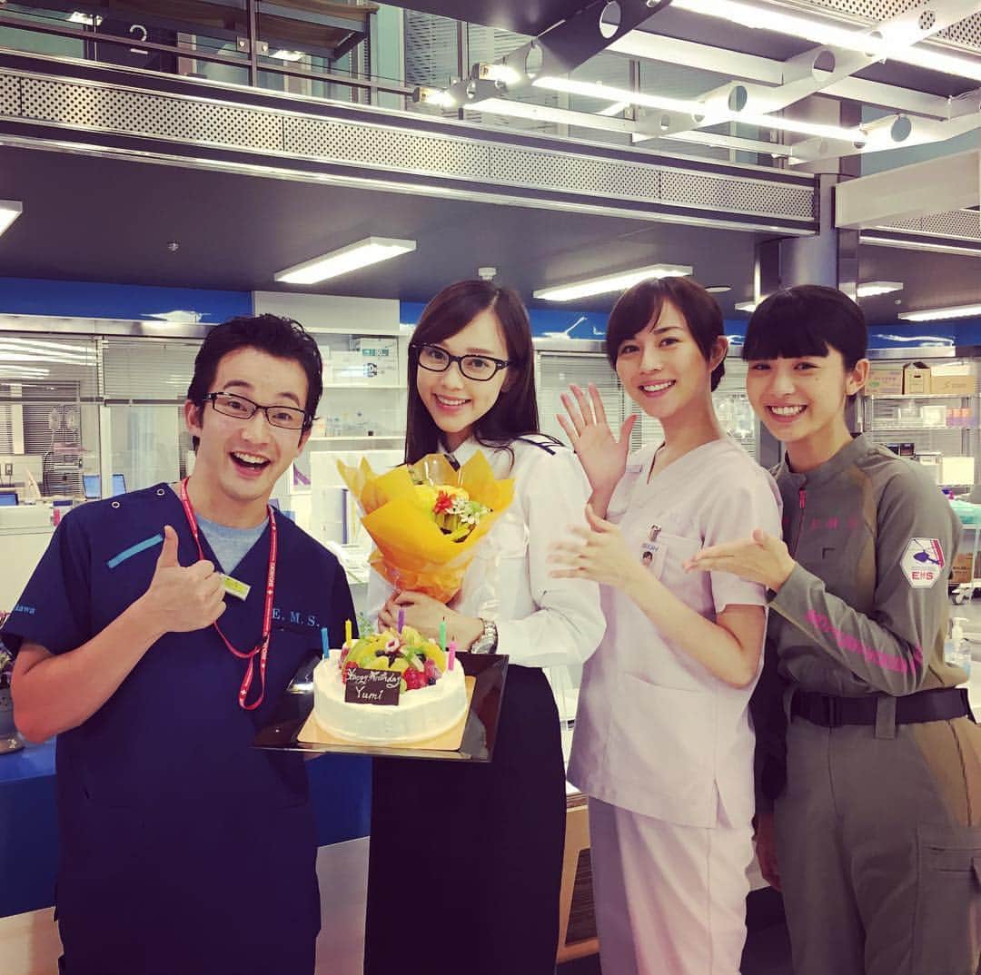 フジテレビ「コード・ブルー」のインスタグラム：「もうすぐ7話だよ✨ 伊藤ゆみさんのお誕生日したよ🎂  #コードブルー #ドクターヘリ #誕生日 #おめでとうございます #夏は #誕生日の人 #多いチーム #7話 #ヘリが！ #見てね #みんなは #安定の #撮影中」