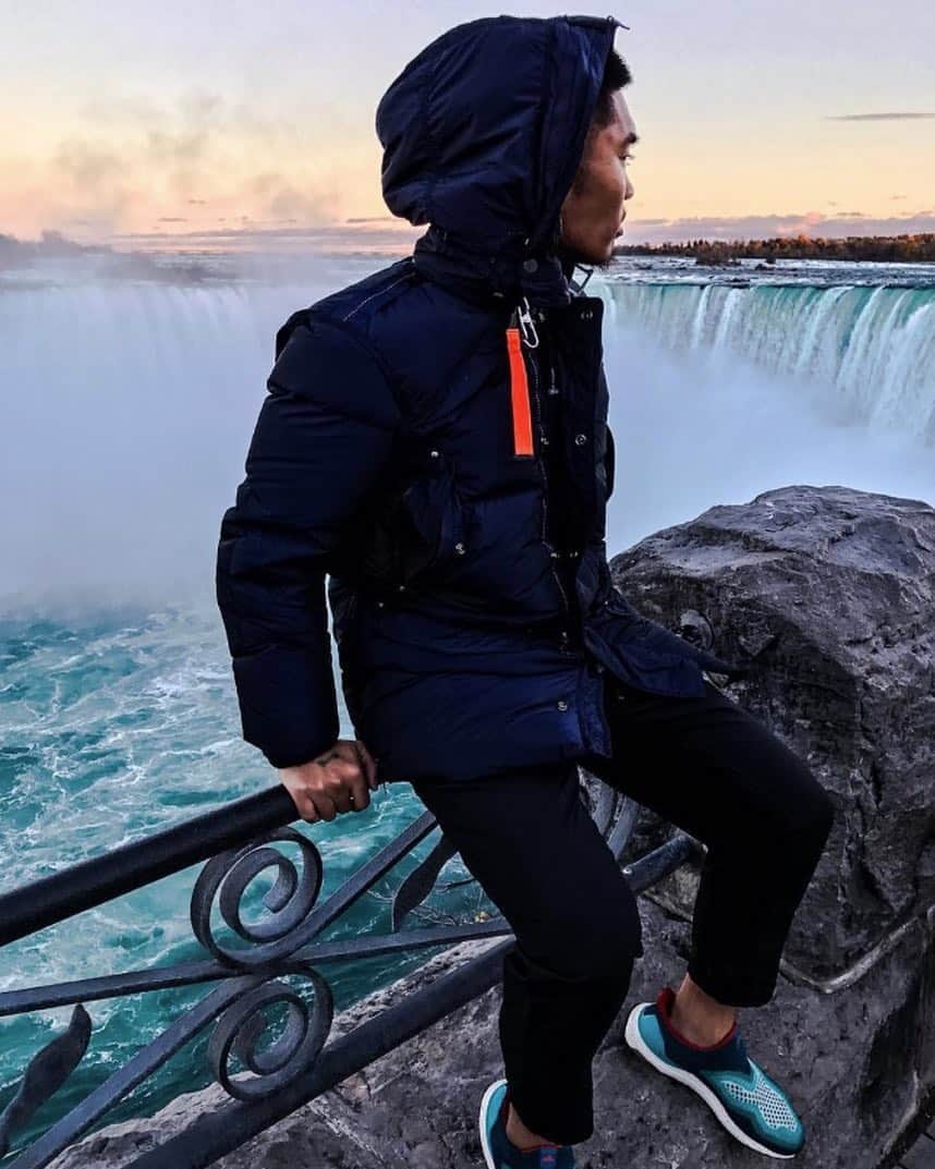 パラジャンパーズさんのインスタグラム写真 - (パラジャンパーズInstagram)「Niagara Falls is a source of inspiration for explorers, travelers, artists, residents and visitors. Thanks for taking your #PJS with you Sheldon. . . . #PJSFriends  #Parajumpers #OuterWear #MensWear #MensStyle #Jacket #Explore #Travel #Statement #MensStyle #MensFashion #Sports #OuterWear #Trending #OOTD #NewIn #Puffer #FW17 #FallWinter #Jacket #Winterpreview #NewCollection #Fashion #Style #Stylish #Powerful #Color #Colours #AW17 #Autumn @avosheldon.」8月28日 22時08分 - parajumpers_official