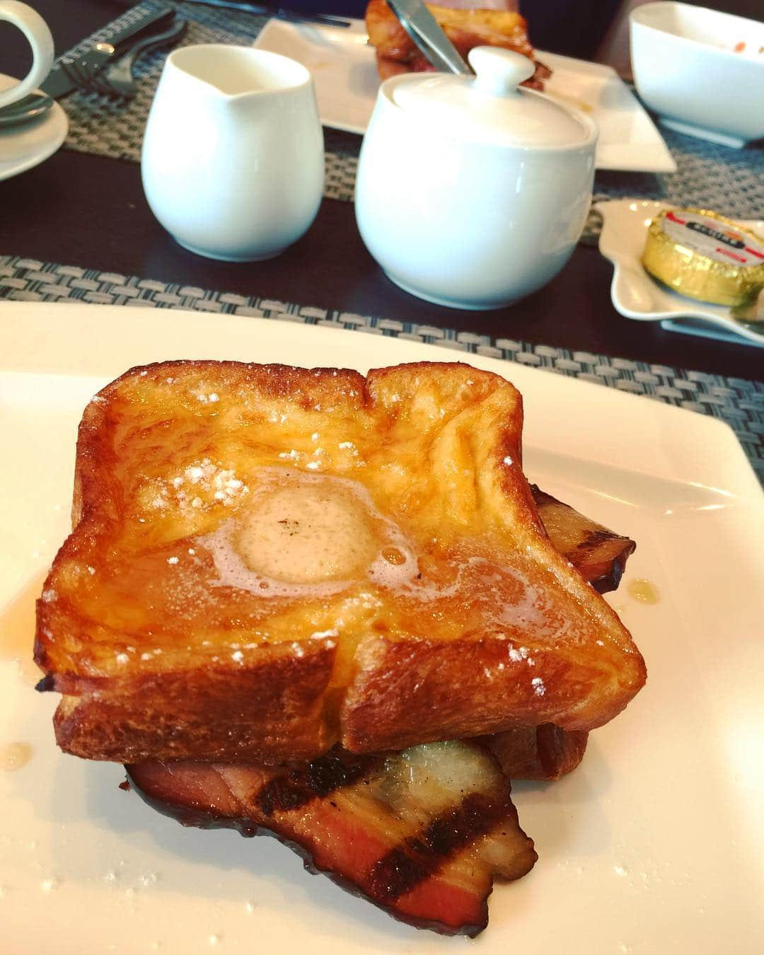 掛貝梨紗さんのインスタグラム写真 - (掛貝梨紗Instagram)「甘味と塩味のハーモニー🥐🥓👌 Morning〜🙃☀︎ Yum😋French toast♡ #朝フェス東京1位 #tokyo #japan #breakfast #雷門 #ゲートホテル #kaminarimon #浅草 #asakusa #美味しい朝食 #フレンチトースト #frenchtoast #beacon #sosweet #yummy #yum #morning #goodmornig #thegatehotel #thegatehotelkaminarimon #ゲートホテル雷門 #エシレバター #echire #echirebutter #brioche #danish #danishpestry #デニッシュ #recomendedhotel #巣蜜」8月29日 10時08分 - kakelisa