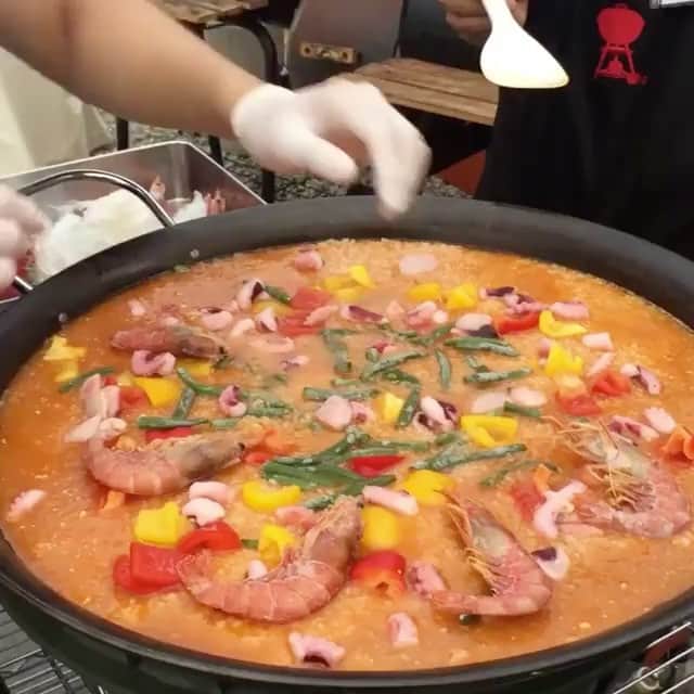 Cafe Companyのインスタグラム：「Outdoor #paella bbq at our @umekitabbq.」