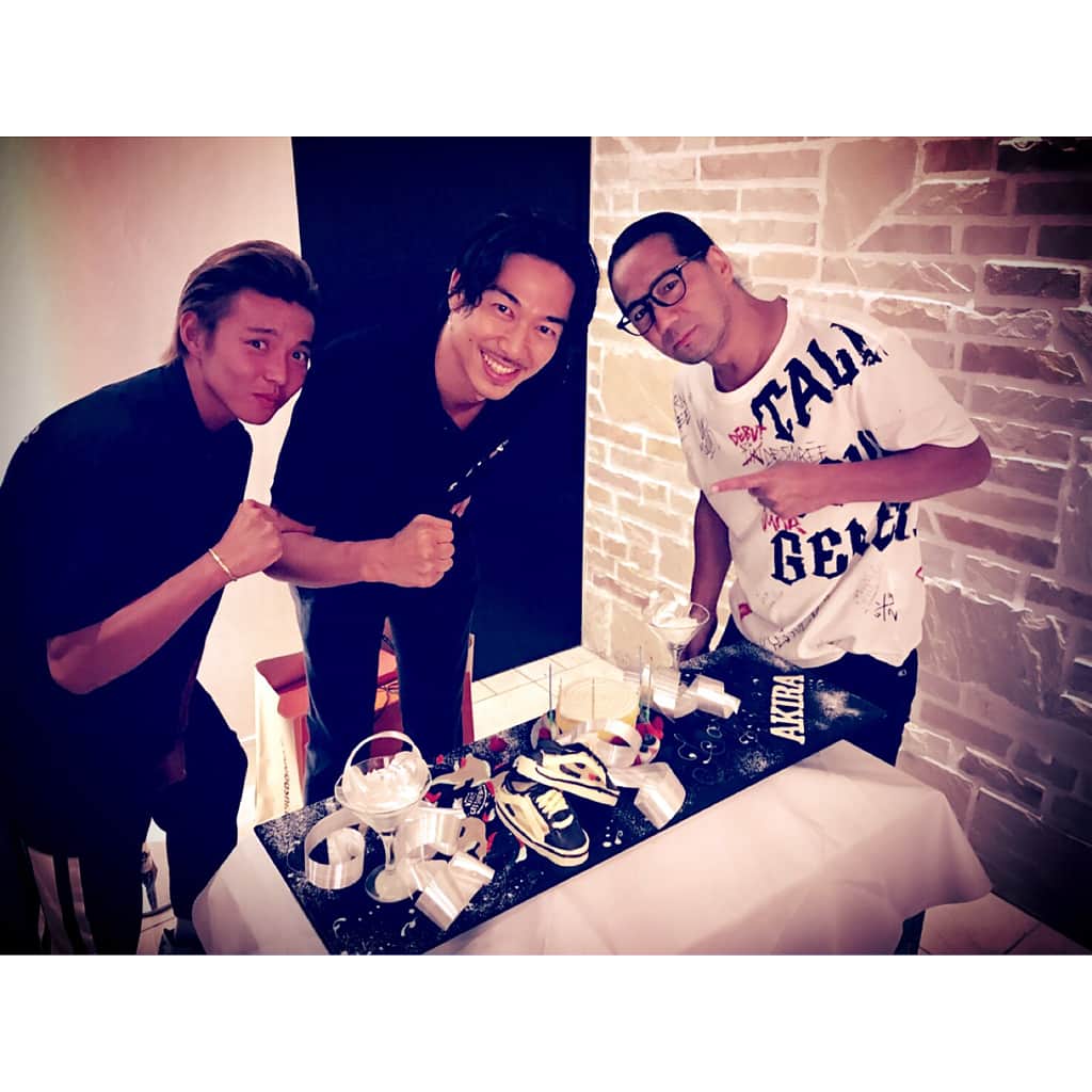 佐藤大樹さんのインスタグラム写真 - (佐藤大樹Instagram)「HBD @exileakira_official  お誕生日おめでとうございます‼️ いつもありがとうございます🙇🏼 #AKIRAさん #HIROさん」8月29日 19時42分 - taiki_sato_official