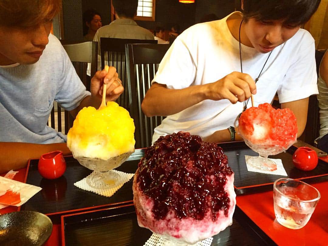 堀米勇輝のインスタグラム：「かき氷を食べに、高校からの友達と 富士河口湖町へ🚘 いいOFFでした（＾ν＾）」