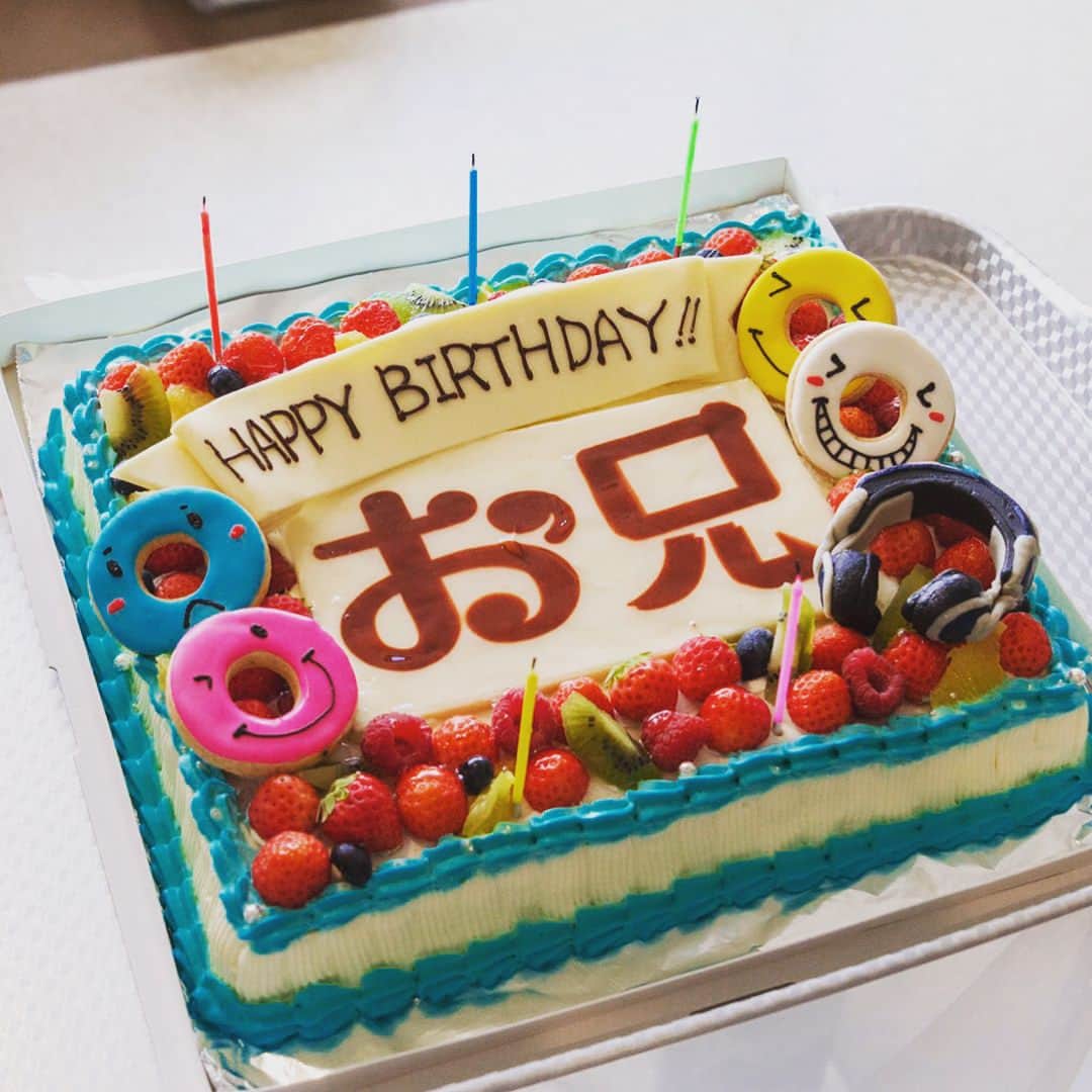 兄に愛されすぎて困ってますさんのインスタグラム写真 - (兄に愛されすぎて困ってますInstagram)「Happy Birthday🎂お兄！  本日8/29は、お兄こと片寄涼太さんの23歳のお誕生日です✨！ 23歳...23...にいさん...兄さんだ！ということでインスタ限定写真ものちほどアップします💪💕 お楽しみに！  #happybirthday #片寄涼太 #generations #片寄涼太を愛しすぎて困ってます #兄こま #写真は昨年のお誕生日🎂 #撮影現場で🎂」8月29日 12時07分 - anikoma_movie