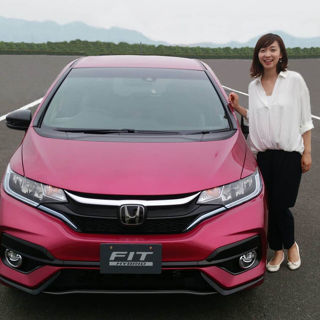 黛英里佳さんのインスタグラム写真 - (黛英里佳Instagram)「Honda Carsの新CMが中四国地方で放送中です😊 今回はFIT HYBRID✨ ぜひチェックしてみてください😆 #Honda Cars #FIT HYBRID #最近このCMでしか運転してません😅」8月29日 13時57分 - erikamayuzumi_official