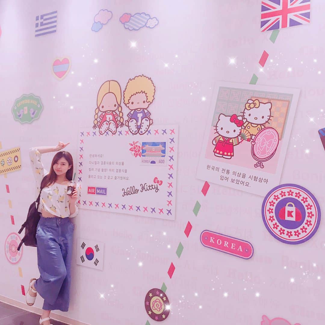 のインスタグラム：「新千歳空港のスマイルロード◟̽◞̽ ༘* #newchitose *⋆✈︎ #kitty  #cocacola  #polarbear #draemon」