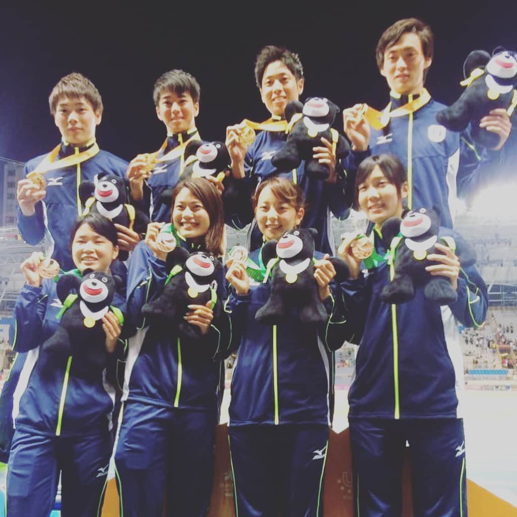 中村水月さんのインスタグラム写真 - (中村水月Instagram)「ユニバーシアード 4×100mR銅メダル🥉✨ 個人の200がほんとに不甲斐ない結果に終わってしまったので、 リレーはチームでやり切ろうとみんなで取った銅メダル☺️ 繰り上がりだったけど、世界で取れたメダルはとても嬉しいものでした！ #ユニバーシアード#台湾#台北#universiade2017 #陸上#銅メダル#感謝#おもてなし#クマ#ブラボーくん#応援に来てくれた両親#サポートしてくれた方々#先生方#たくさんの方々に感謝#過去最多メダル数#リレーメンバーありがとう！#大好き#笑いが絶えない#あんなに帰りたかったのに#すぐ終わった#選手村#ど真ん中でブリッジ#めっちゃ拍手おきた👏 .  次は全日本インカレ っしゃ！がんばるぞーーーい！」8月29日 16時36分 - n___mm____n