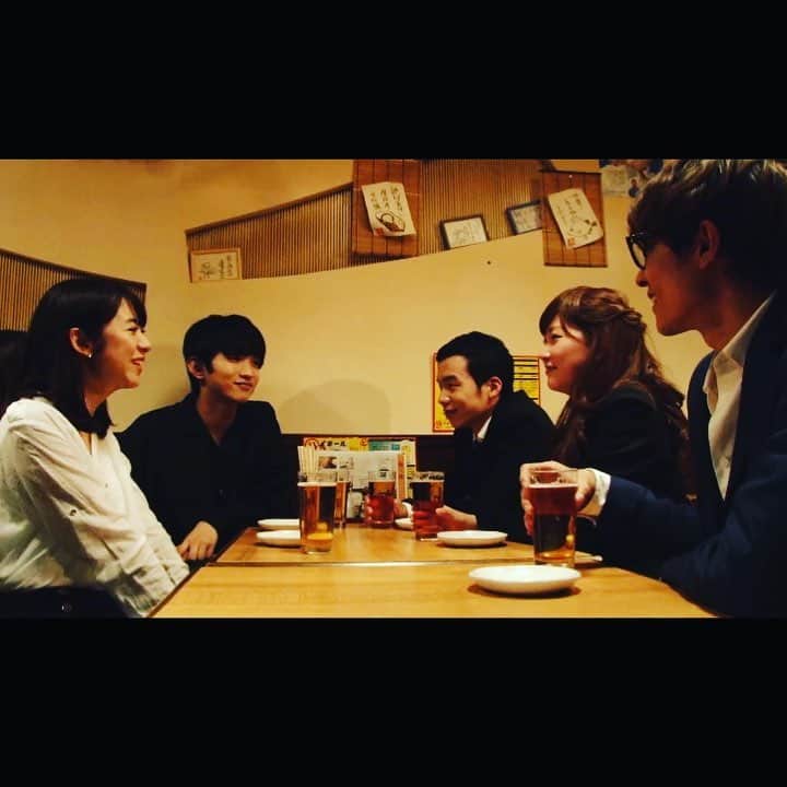 青の頃のインスタグラム：「久々の全員集合！ なんの話をしているのでしょう？？ 詳しくは木曜0時配信の7話をチェック！  #武藤賢人 #槙田紗子 #加藤由佳  #朝倉健太郎  #小西貴大 #YouTube  #ドラマ  #高校時代  #仲間 #青春 #大人になる #葛藤 #踏み出した1歩」