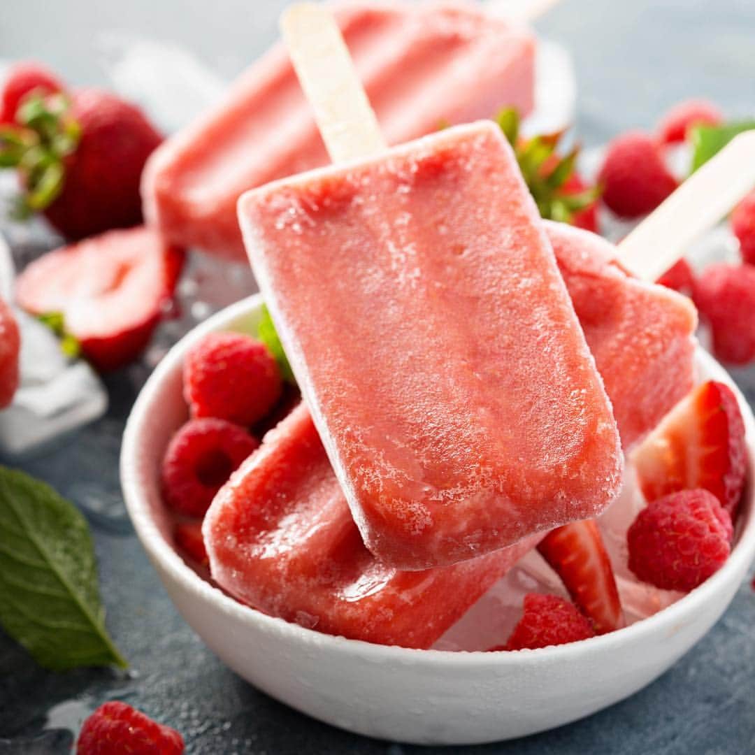 アディアキブラのインスタグラム：「Summer isn't over! #breaktime #dessert #lovefood #foodie #goodafternoon #treatyourself #styleblog #style #treats #colorinspo #lifestyle #inspiration #instamood #fashion #loveit #inspired #accessories #positivevibes #instastyle #stylegram #ilovefashion #adiakibur」