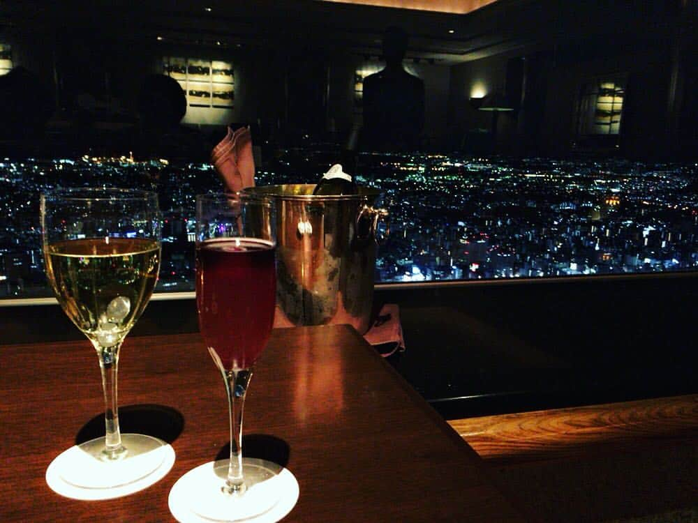 extar_officialさんのインスタグラム写真 - (extar_officialInstagram)「. #横浜 #夜景 #デート #バー #🍷 #ライフスタイル #休日  #大人カジュアル #メンズファッション #ライフスタイル」8月29日 19時57分 - extar_extar