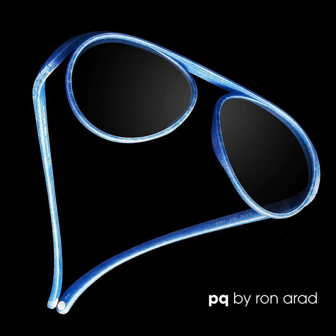 ピーキュー アイウェアのインスタグラム：「50 shadows of blue.⠀ #D311 #DFrame #pqbyRonArad⠀ #BeAntiordinary #Sunglasses #eyewear #3Dprinting #3Dprinted #3dprinter #3dprint #color #blue #style #eyewearfashion #design #glasses #pqeyewear」