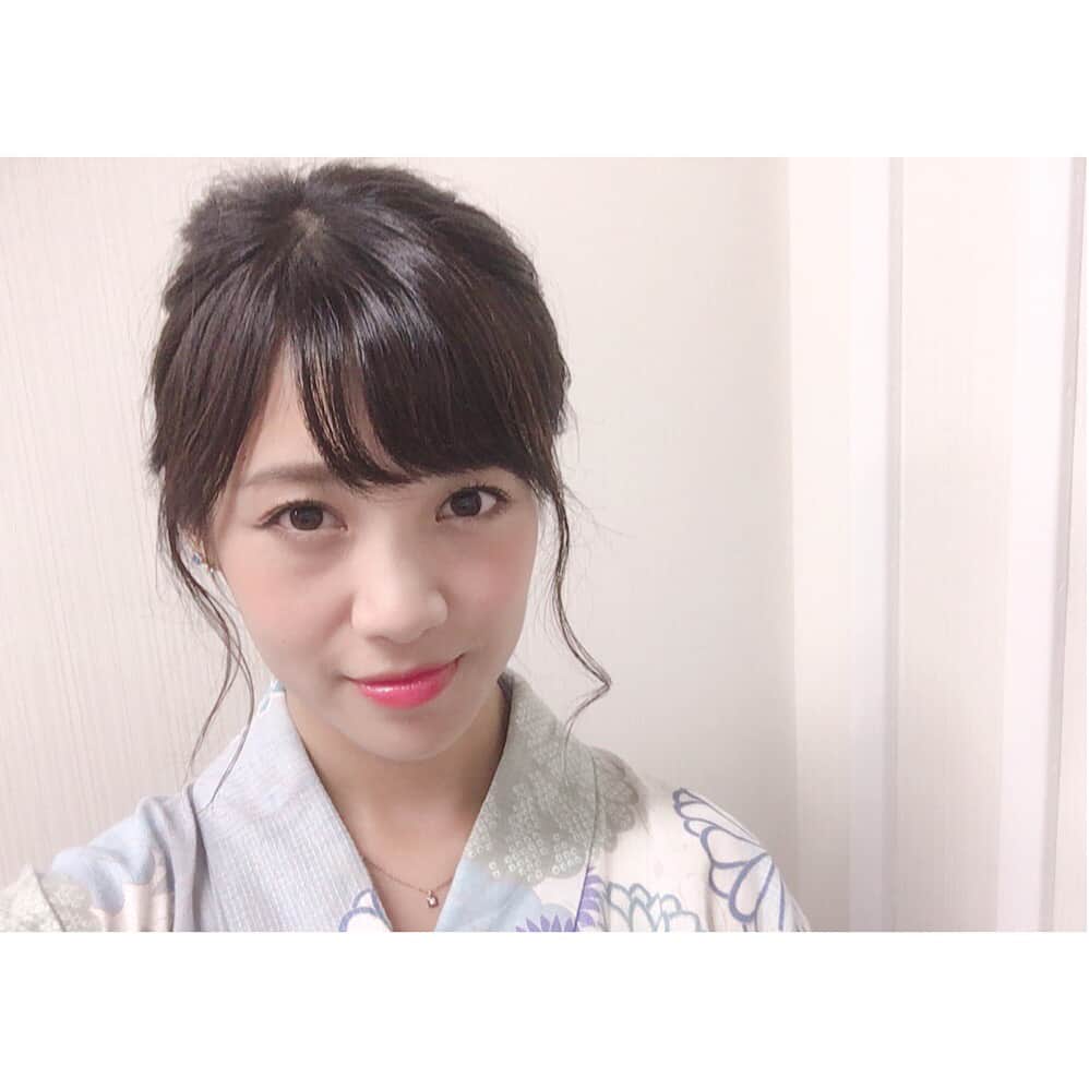 佐藤綾乃のインスタグラム：「リリイベ2日目のヘアスタイル💇  髪を結んでモコモコを２つ作る 3段目にくるりんぱして 4段目は三つ編みして くるりんぱの中に三つ編みを丸めて入れて出来上がり♪  浴衣によくあいます！ #アプガフォース #ヘアアレンジ」