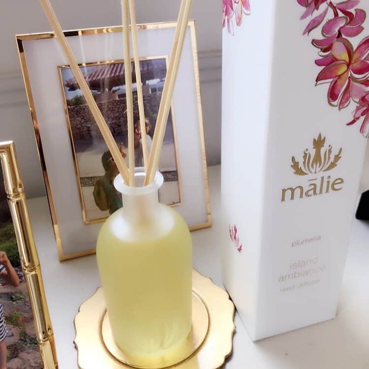 SPARAさんのインスタグラム写真 - (SPARAInstagram)「ハワイのアウラニのスパで購入したハワイ生まれの @malieorganics のルームフレグランス♡ ちょうど玄関のフレグランスが切れていたので早速開封しました！ プルメリアのいい香りが玄関に広がります♡ #malieorganics#hawaii#roomfragrance#plumeria#マリエオーガニクス#ルームフレグランス#プルメリアの香り」8月30日 10時56分 - spara_aco