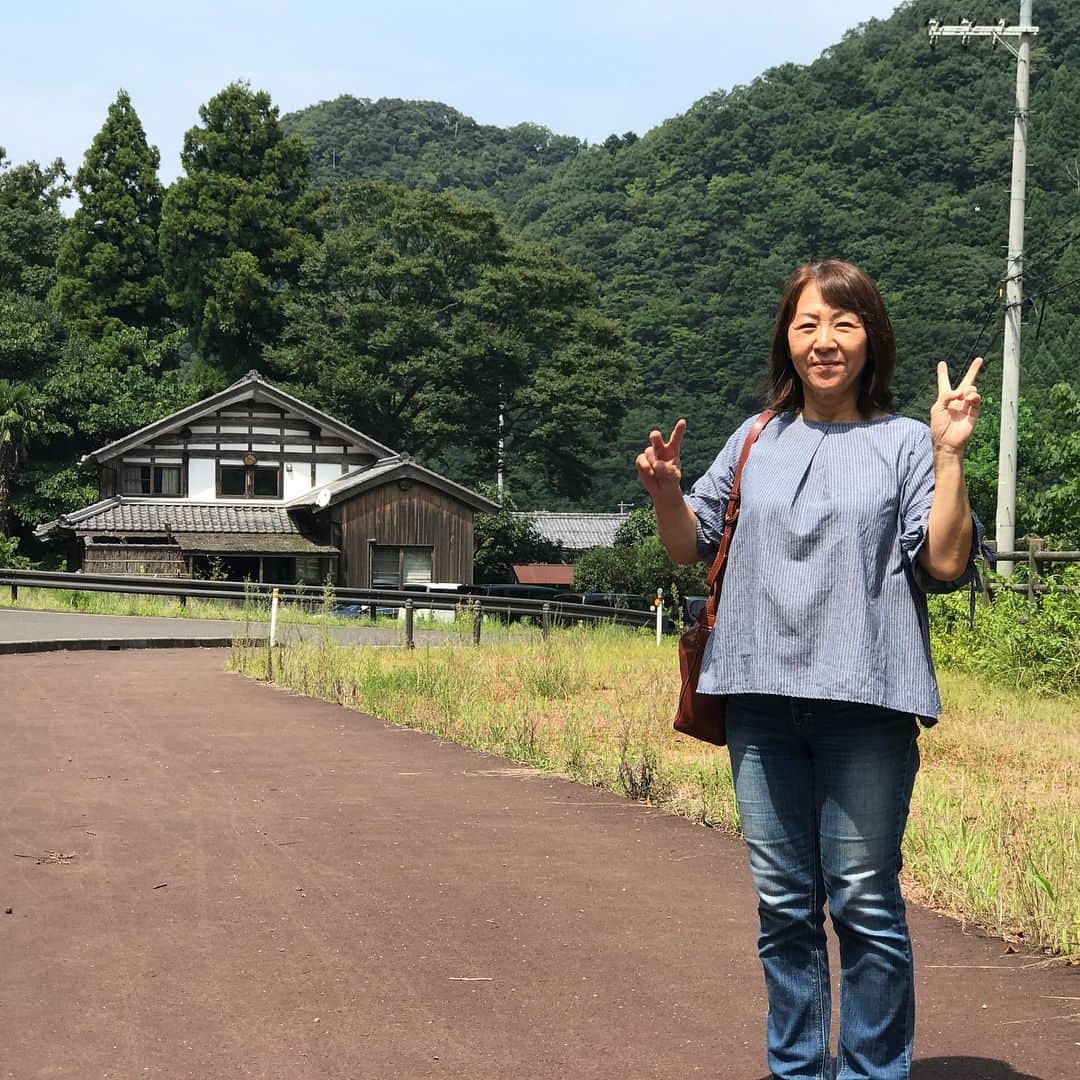 瀬戸弘司のインスタグラム：「小浜市の古民家カフェ「cafe watoto」に行ってきました。まさか小浜にこんなオシャレなカフェがあるとは！  ランチは多分日替わりでこの日はタコライスでした。 ピアノやドラムセット、ギター、バンジョーなど楽器がたくさん置いてあってライブなんかもやるみたいですね。  なかなか簡単にこれる場所ではないですが、小浜市でオシャレなカフェに行きたい方はぜひ立ち寄ってみてね！今度はしずえさんと一緒に行きたいですな！  #cafewatoto #watoto #cafe #タコライス #小浜 #福井 #古民家 #カフェ飯」