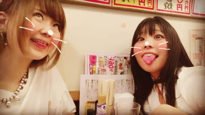 新村あかりのインスタグラム：「アヘ顔芸人です」