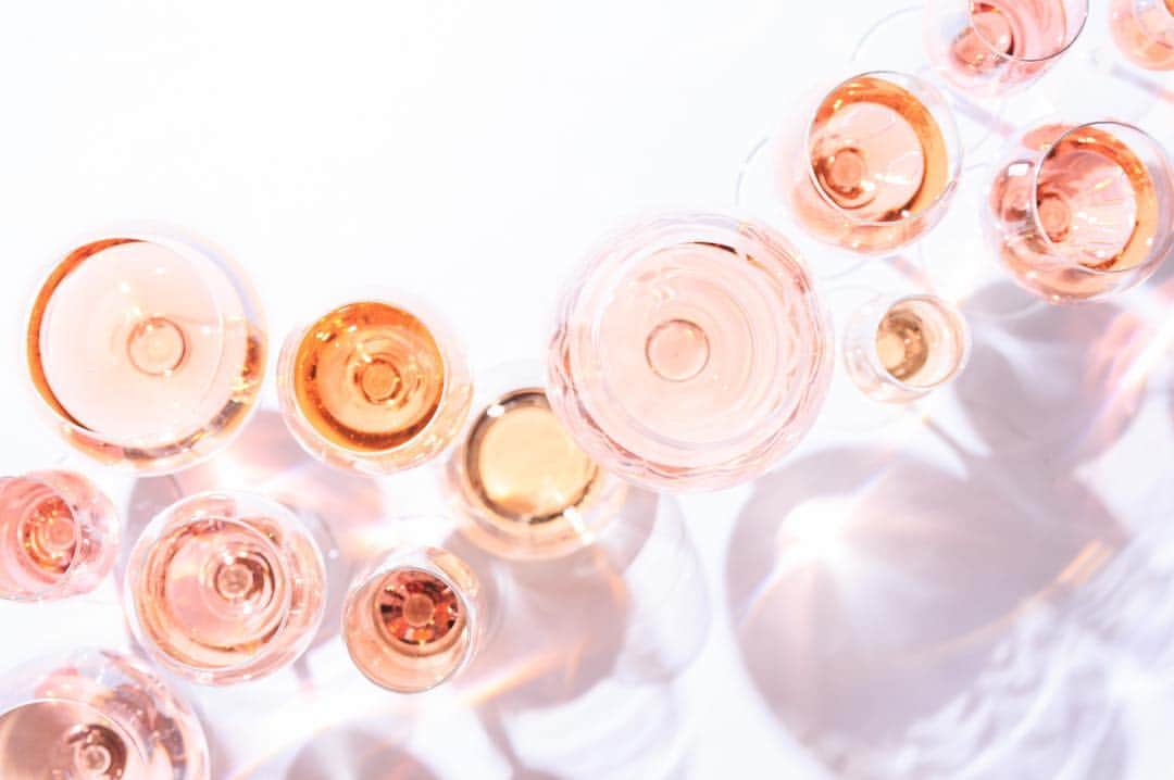 のインスタグラム：「Happy Hump Day! #humpday #happyhumpday #rose #rosé #champagne #celebrate #fashionbuyer #instafashion #fashionista #clothingbuyer #clothesforsale #currentlywearing #shopping #clothes #buyerslife #womensclothing #jewelry #accessoriesaddict #obsessed #jewelrydesigner #highfashion #fashion #style #fashionshow #model #look」