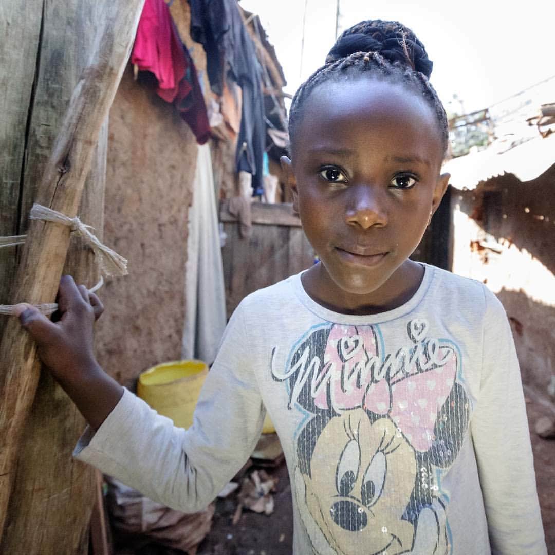 ビル・ゲイツさんのインスタグラム写真 - (ビル・ゲイツInstagram)「Albright Onyango is 8 years old and lives in Kibera, Kenya. She gets the most nutritious meal of her day at school, where she and her classmates eat a lunch of beans, rice, and cabbage. School lunch programs encourage kids like Albright to come to school, give them energy to learn, and improve their overall health.」9月14日 5時25分 - thisisbillgates