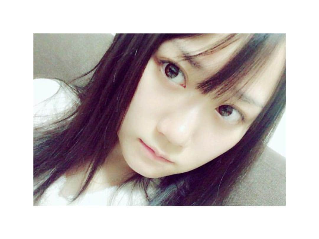 小倉唯さんのインスタグラム写真 - (小倉唯Instagram)「久々にすっぴんで〜👶🏻 おやすみ〜とぼーるです(_ _).｡o○🌙 やっぱりメイクしないといつまでも中学生みたいな顔なんだよなぁ。。なんでだろう？😭メイクの大事さ🙄🙄🙄！！！ 女の子でよかった〜👧🏻💄 明日からもがんばりまめ大福です！！！！(OvO) #すっぴんぴ〜ん☆Instagram  #すっぴん #おやすみ  #がんばりまめ大福  #goodnight #🌙」8月30日 23時29分 - yui_ogura_official
