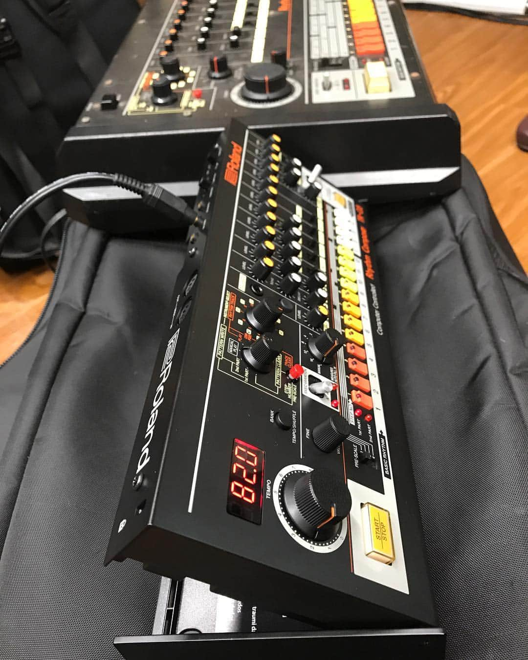 KREVAさんのインスタグラム写真 - (KREVAInstagram)「これは100%…いや、 1000%売れるね！ 最高。  #tr08  #roland  #rolandboutique  #KREVA #908FES  ちなみに奥にはオリジナル #tr808」8月30日 15時50分 - kreva_drk_dj908