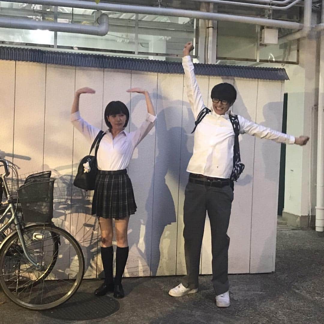 青の頃のインスタグラム：「久々の登場！ 高校時代の美穂と隼人！ このポーズは、、、、 今夜0時7話配信！！ #武藤賢人 #槙田紗子 #加藤由佳  #朝倉健太郎  #小西貴大 #YouTube  #ドラマ  #高校時代  #仲間 #青春 #大人になる #葛藤 #踏み出した1歩」