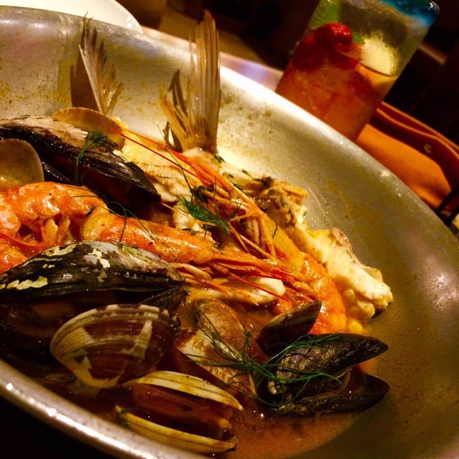 國島直希のインスタグラム：「お久しぶりです。  最近は体動かす事が多くて、食欲が跳ね上がっております。  昨日のブイヤベース  インスタ意識し過ぎて写真が女子化してる気がする笑  来週の水曜日、第7話のわにとかげぎすに出演します。  是非ご覧ください。  今日も楽しみ！  #ブイヤベース #渋谷 #この後リゾット #おしゃれ #お店がね」