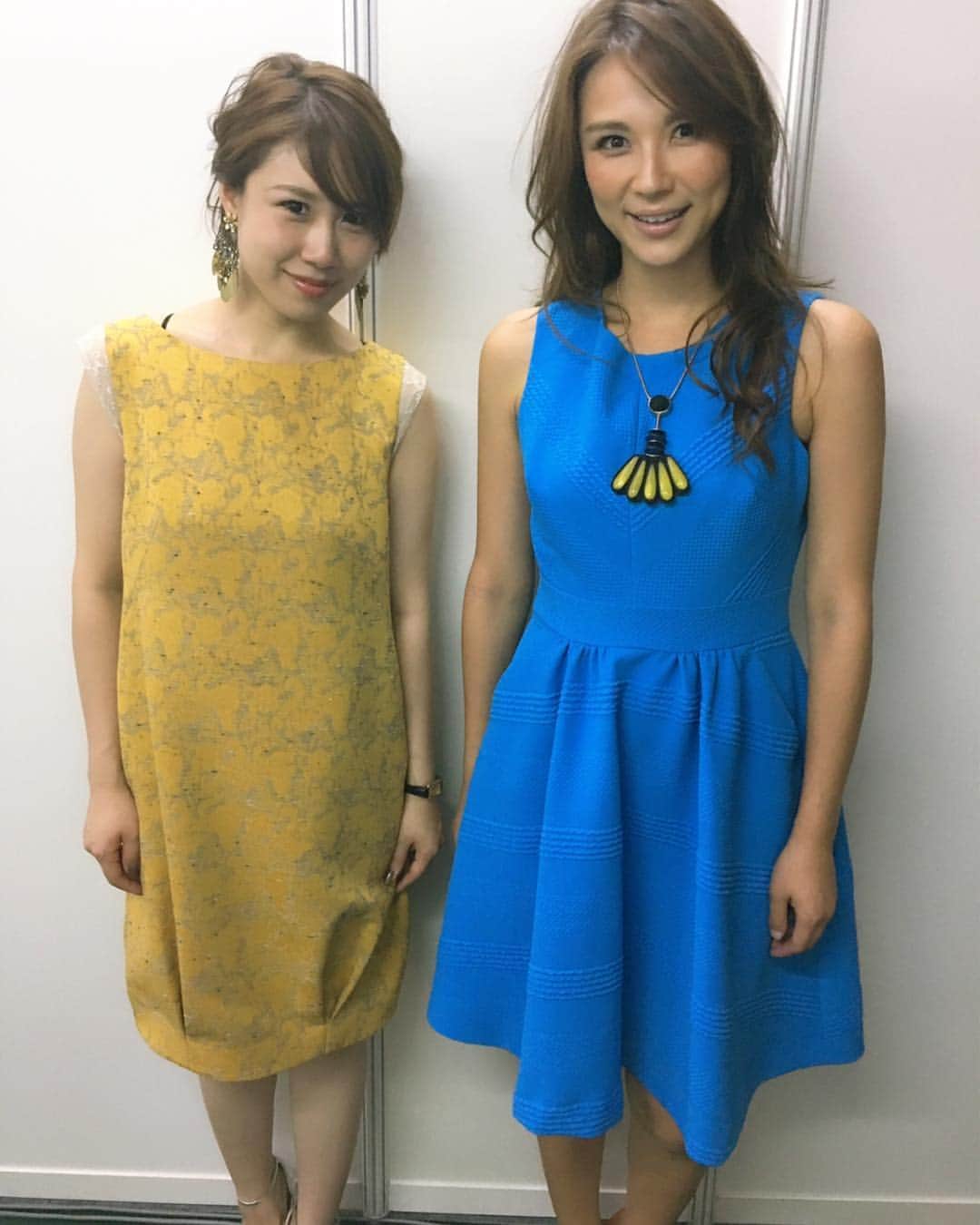DJ みぃのインスタグラム：「同じくMCのあかまっちゃん！フィナーレまで頑張ってね〜😆🎶さて、私はらじこーに向かいまっせ😎 #関西コレクション #mc #赤松悠実 #みぃ #2人で占いに駆け込む #次結婚するのは私やからとお互い譲らず笑 #とりあえず予定作ってから考えようね #最後まで頑張ってね」