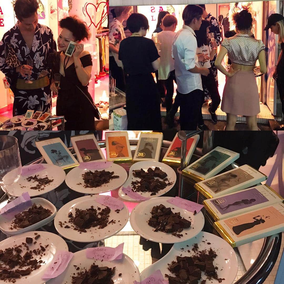 小林尊のインスタグラム：「@hautechocolatebrooklyn 🍫 was completely sold out at  @falinetokyo  The sexiest chocolate ever.  ファリーン東京で最もセクシーなチョコレート完売💋👠💅💄✨💞」