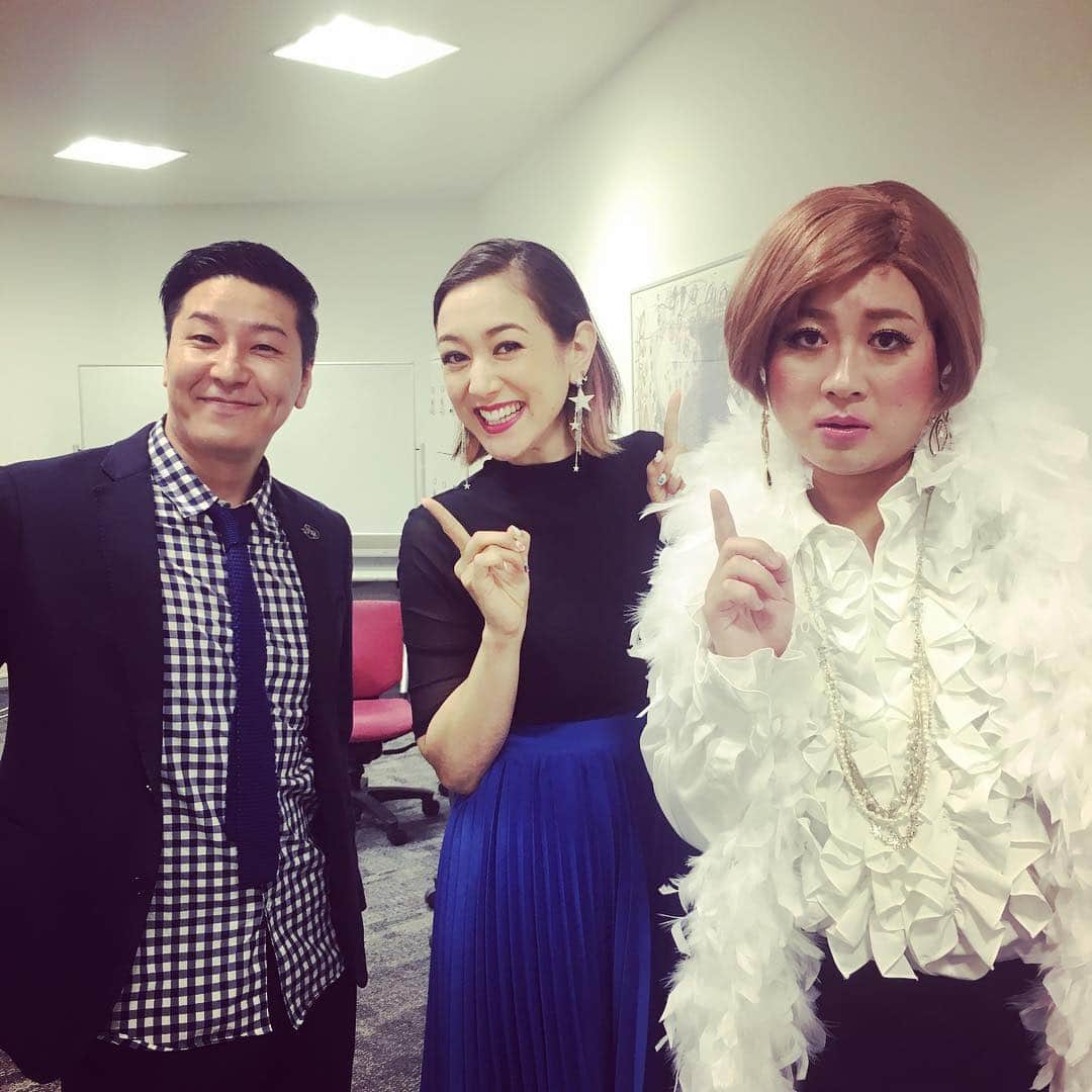 長田庄平のインスタグラム：「エンタの神様でSHELLYさんとコラボさせていただきましたー！ #実は10年以上のお付き合い #MXテレビに出てました #こんな形で共演するとは #次は普通のネタで #SHELLY #チョコレートプラネット #エンタの神様 #今夜くらべてみました」