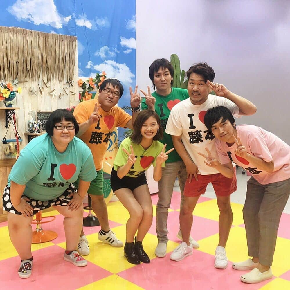 朝日奈央さんのインスタグラム写真 - (朝日奈央Instagram)「まもなく！  AbemaTV AbemaSPECIALチャンネルにて22時から生放送の「フジモンの芸能界から干される前にやりたい10のこと」に出演します😆✨✨ 「同期でじっくりホムパSP」と題し、同期の藤本さんとジュニアさんがたこ焼きパーティを実施したり、背中を流し合ったりしながら3時間にわたって語り合うとゆう内容になってます！！ 楽しみすぎます😭✨✨ 是非みてください(≧∀≦) 写真は前回の写真です😆 #AbemaTV」8月30日 21時39分 - pop_step_asahi