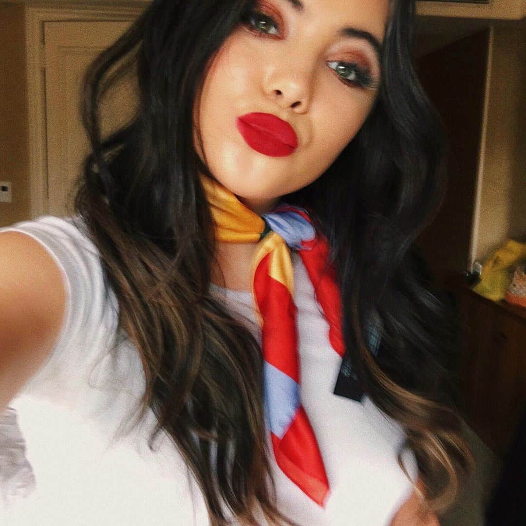 マッケイラ・マロニーのインスタグラム：「HII -these are my bout 2 miss my flight if i don't leave rn pics ✈️ (HAVE A NICE DAY LOVE U BYE)」