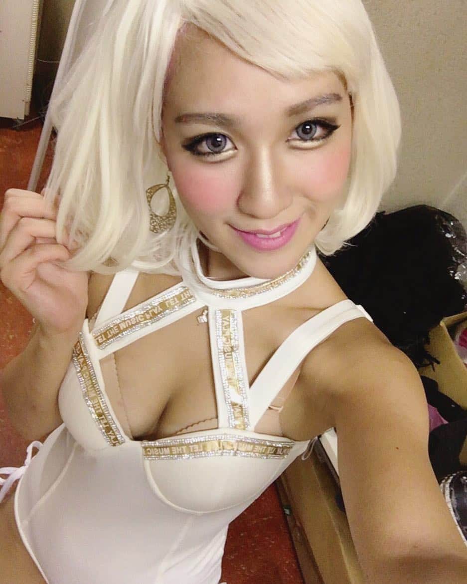 Yumikaさんのインスタグラム写真 - (YumikaInstagram)「今夜も #渋谷TK でダンサー出演しております👯‍♂️❤️❤️ お🆕衣装ーーー✨✨✨ウイッグ大好き💁 今週はあと木金土もTKにいますよー😘😘🙌 @tk_shibuya  #tkshibuya #gogodancer #white #tokyo #japanese #instagood #ウイッグ #ダンサー」8月31日 3時01分 - yuminem923