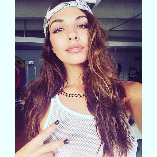 ジェシカ・アシュリーのインスタグラム：「✌🏻my gang sign is a peace sign」