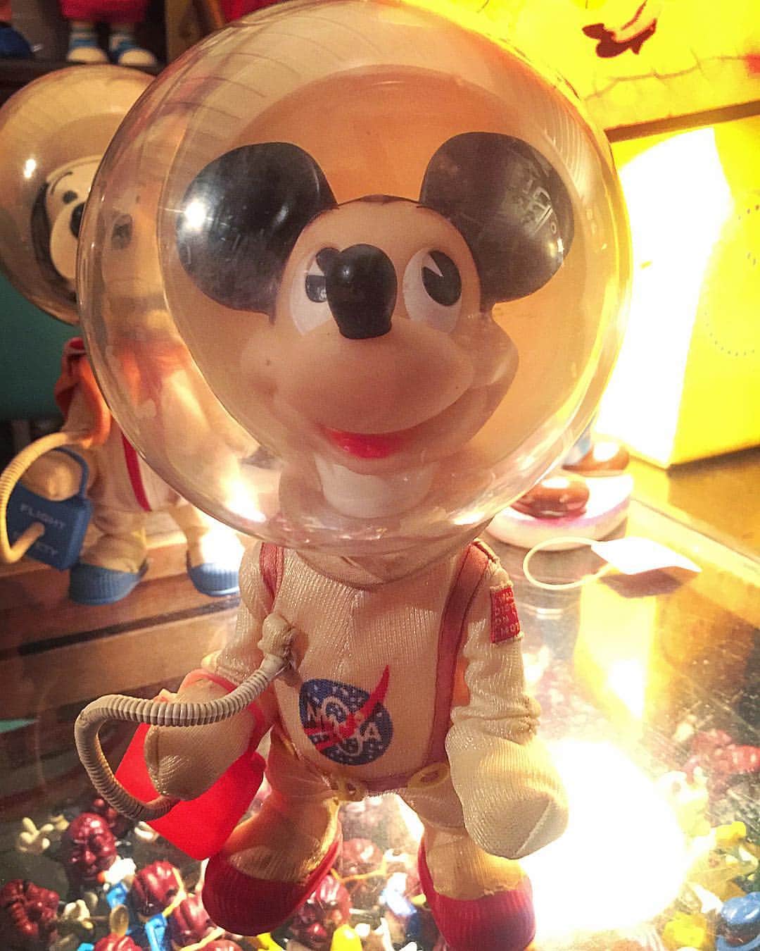 大川知英のインスタグラム：「70's MARX TOY's Disney NASA Mickey Mouse アストロノーツ❗️🇺🇸Very Cute⛹🏻‍♀️🐭 #ビンテージ #マークス #ディズニー #アストロノーツ #ミッキーマウス #70年代 #ドナルドもいる #激レア #アメカジボーイズ #TakatsuBase」