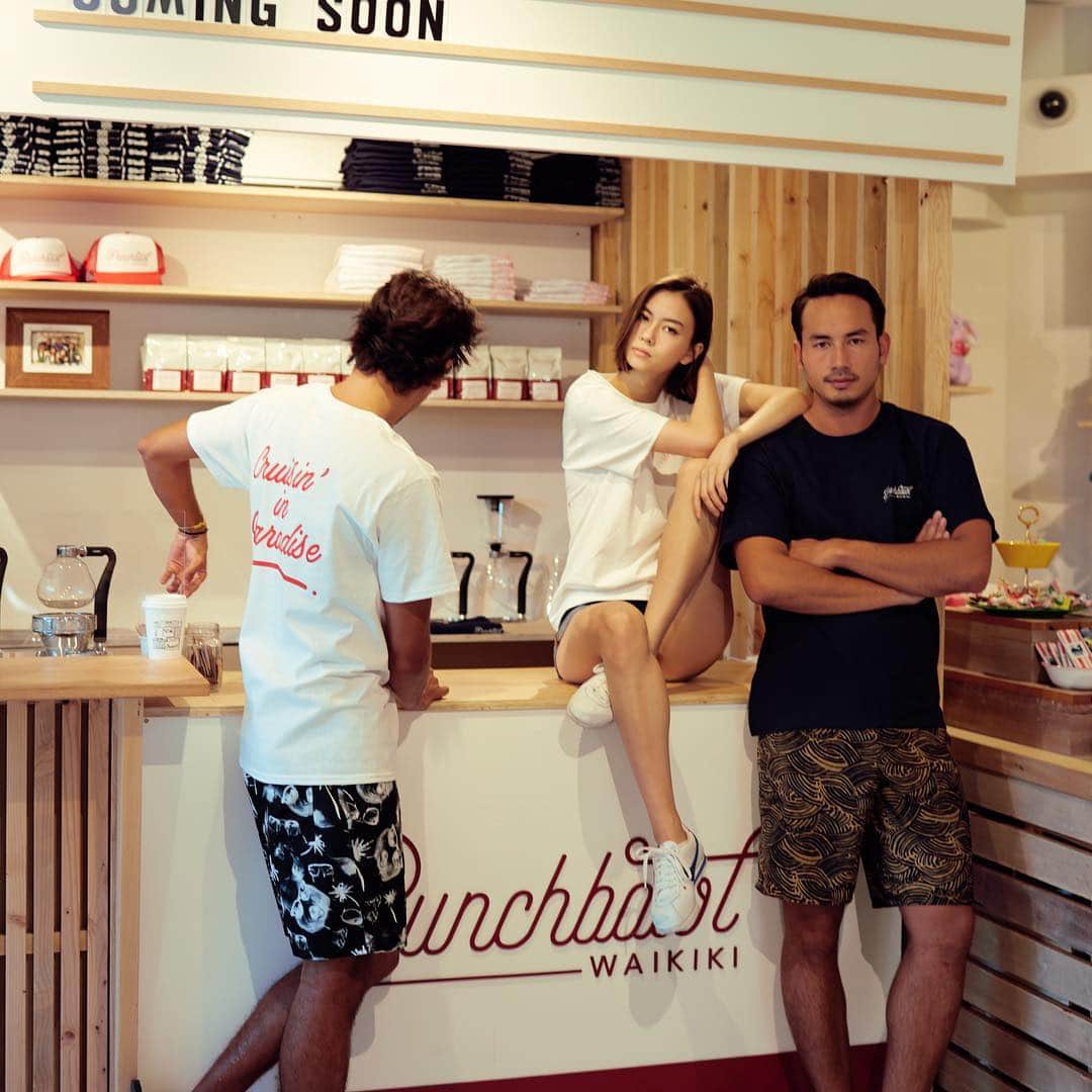 Punchbowl Coffeeさんのインスタグラム写真 - (Punchbowl CoffeeInstagram)「Unibazar店内でのポップアップストア明日が最終日です🌺本日も11時まで営業しておりますのでぜひ遊びに来てくださいね🤘🏽 #punchbowlcoffee#beach#instahawaii#cafe#coffee#instagood#luckywelivehi#808#hawaii#waikiki」8月31日 17時06分 - punchbowlcoffee
