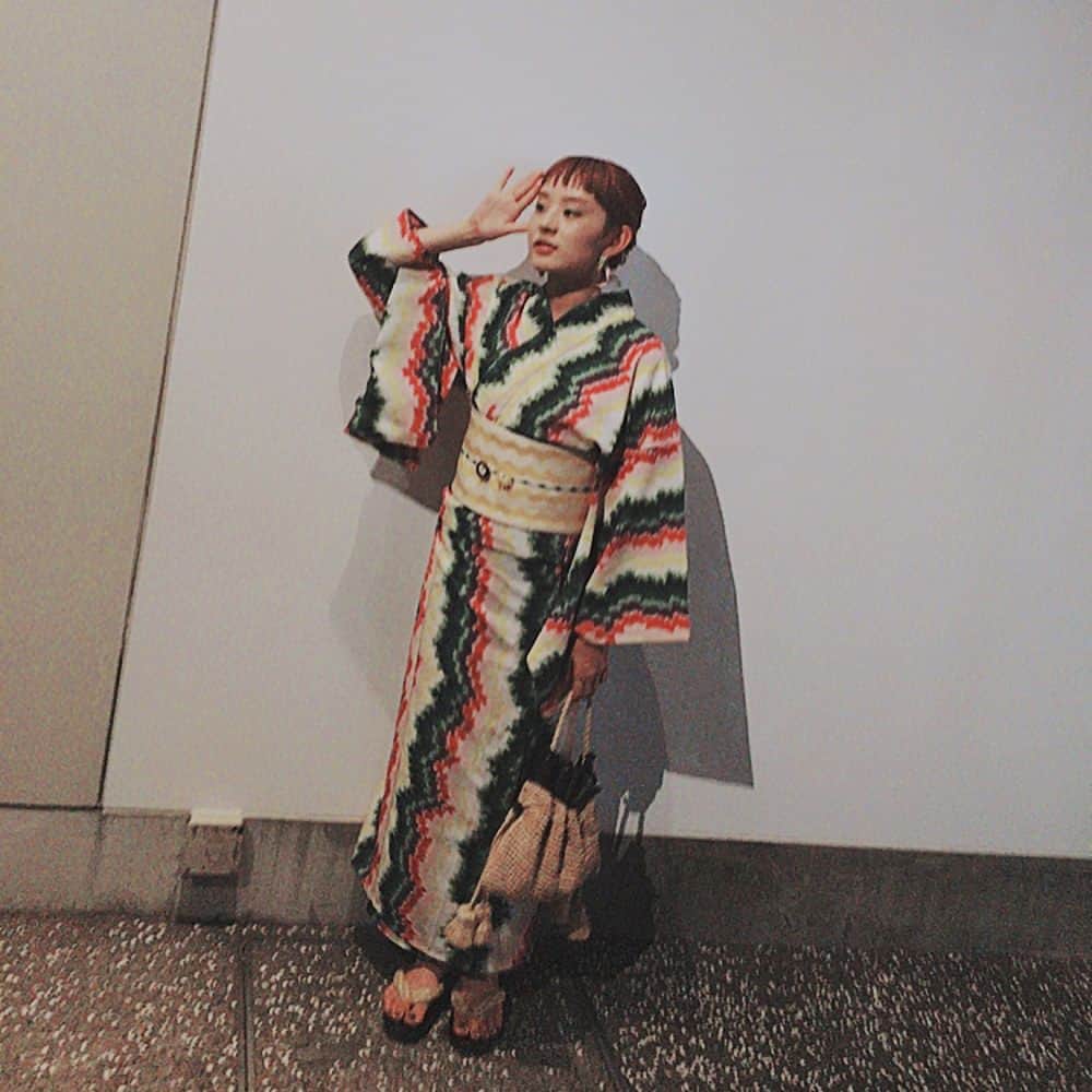 HALCALIさんのインスタグラム写真 - (HALCALIInstagram)「今月もギリギリで浴衣会できた♡浴衣を着てお蕎麦食べに行くのが定番コース👌🏼プリクラ初期世代の懐かし小顔ポーズが急に流行った夜✋🏼雨上がりで涼しくって浴衣日和だった🎶9月もまだまだ浴衣着たいな💓 #浴衣 #ご近所さん #ご近所浴衣会 #yucalinoyukata #浴衣女子会 #ふりふ #ギザギザマーブル」8月31日 10時22分 - yucali_halcali