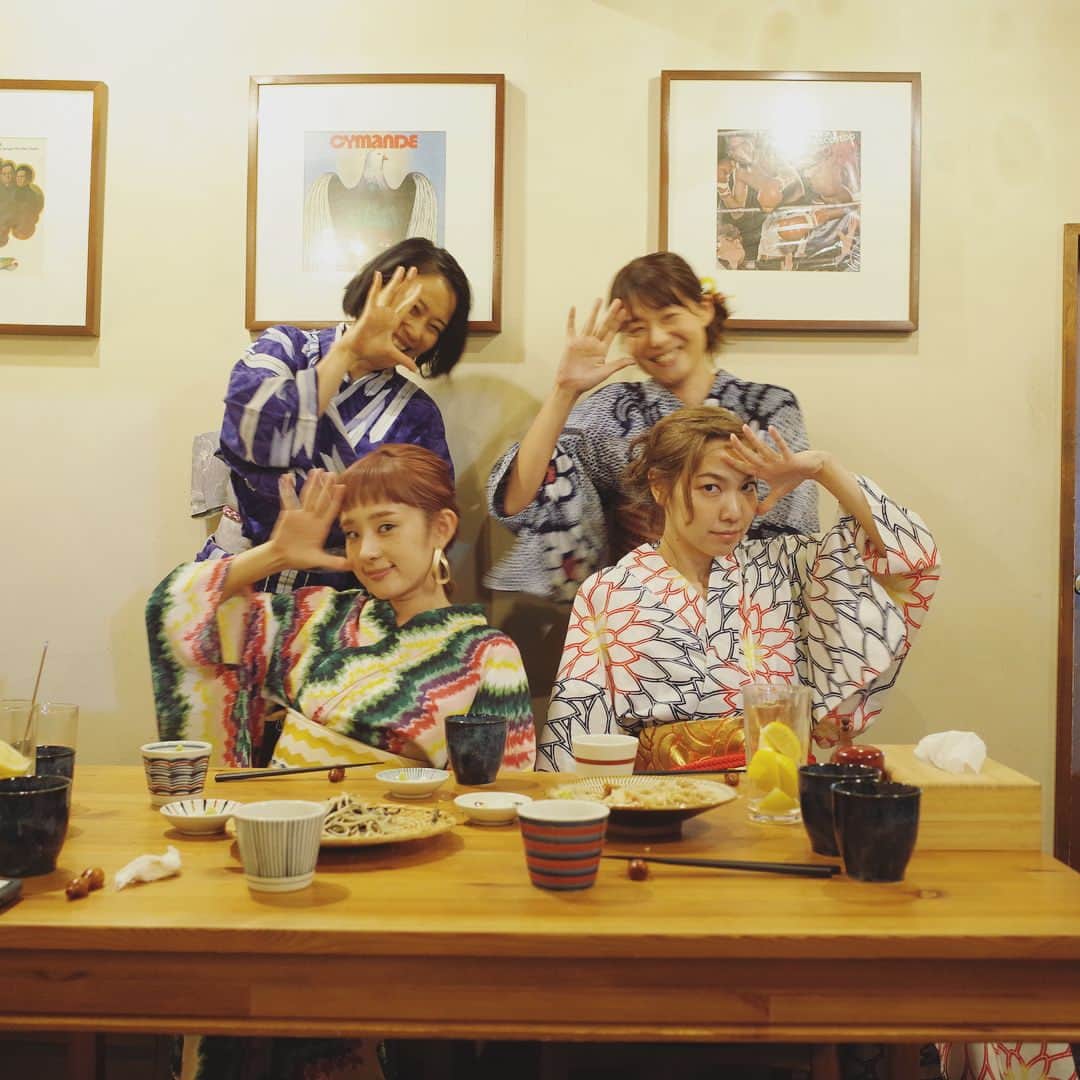 HALCALIさんのインスタグラム写真 - (HALCALIInstagram)「今月もギリギリで浴衣会できた♡浴衣を着てお蕎麦食べに行くのが定番コース👌🏼プリクラ初期世代の懐かし小顔ポーズが急に流行った夜✋🏼雨上がりで涼しくって浴衣日和だった🎶9月もまだまだ浴衣着たいな💓 #浴衣 #ご近所さん #ご近所浴衣会 #yucalinoyukata #浴衣女子会 #ふりふ #ギザギザマーブル」8月31日 10時22分 - yucali_halcali
