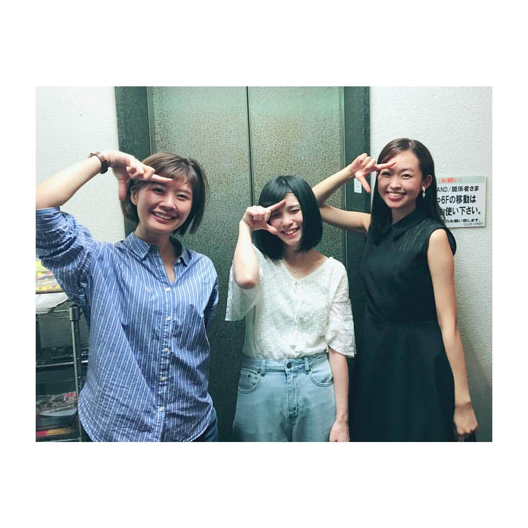 神田莉緒香さんのインスタグラム写真 - (神田莉緒香Instagram)「💘💭 昨晩は黒江美咲さんと松下凪さんが お仕事のあとライブに来てくれました！；； 名古屋にもまた会いたい人が増えてきて、 とても嬉しい。 またすぐ会えますように☼☼ . #黒江美咲 さん #松下凪 ちゃん と #前髪ポーズ」8月31日 11時03分 - riokanda_ri