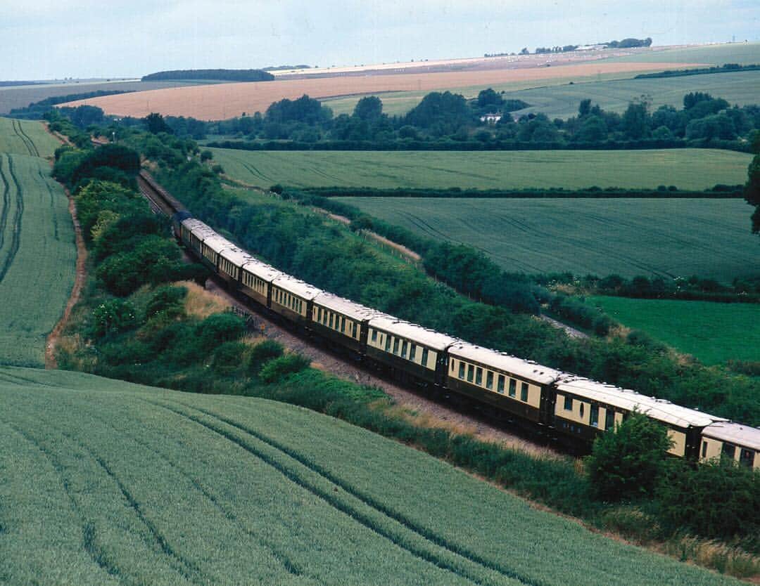 ヘンリーコットンズのインスタグラム：「The Belmond British Pullman is symbol of luxury train travels that runs between London and Venice hovered by a delicate, but relevant zest of tradition. @belmond #discoverbelmond」